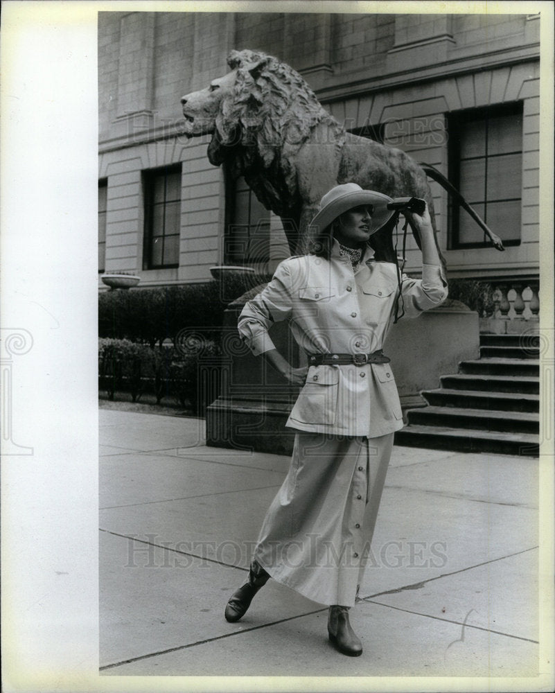 1986 Press Photo Fashion Women Safari Khaki - Historic Images