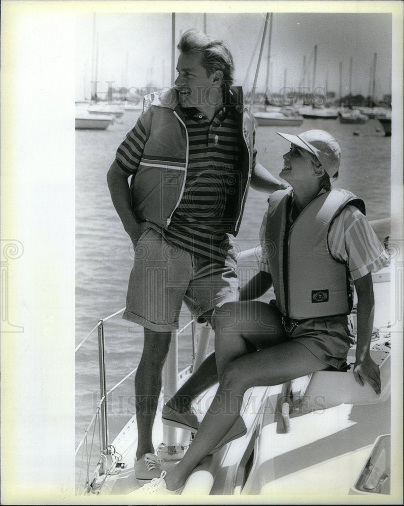 1986 Press Photo Chicago Yacht Club Cloth Boat  People - Historic Images