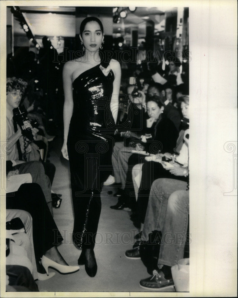 1986 Press Photo Jackie Rogers Black Lame Gown - Historic Images