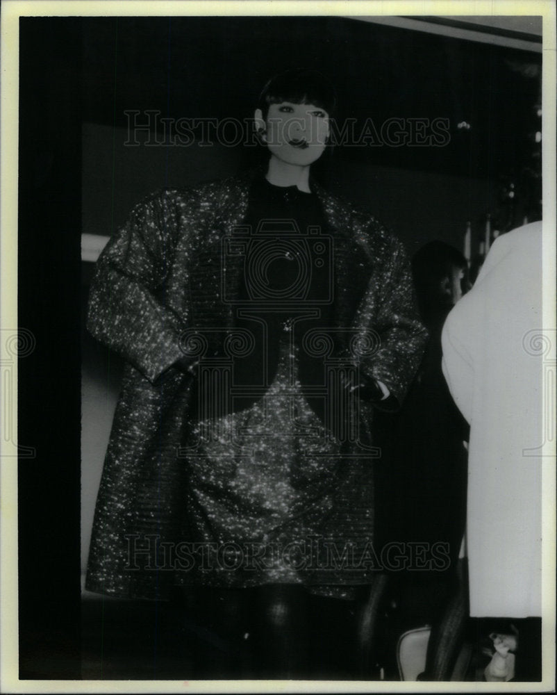 1986 Press Photo Jacket Women Black Boxy Coat Wool - Historic Images