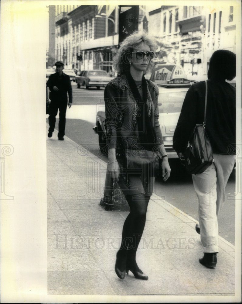 1986 Press Photo thigh high sweater dress knit scart - Historic Images