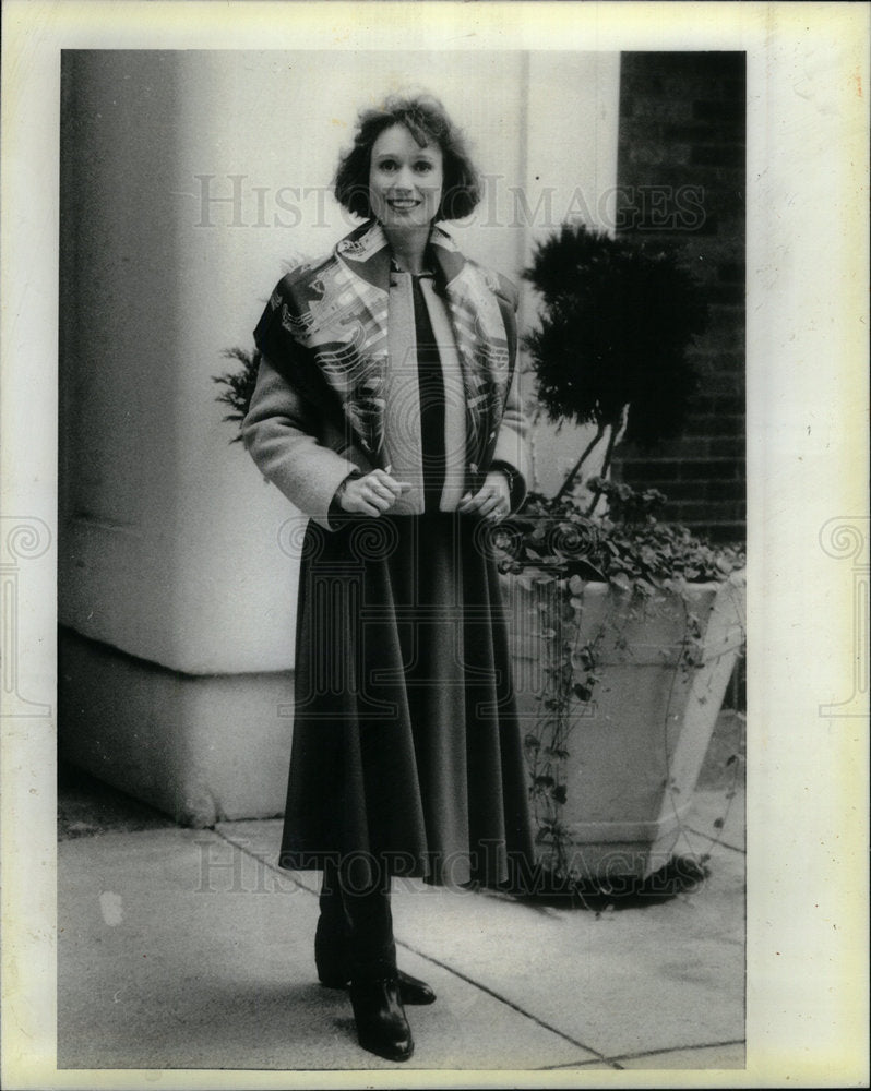 1985 Press Photo Women Fashion Susan Nancy Rezek Paris - Historic Images