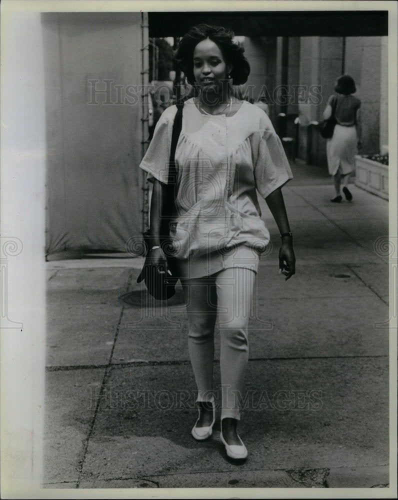 1965 Press Photo Linda Cochran Pink stirrup pant Shirt - Historic Images