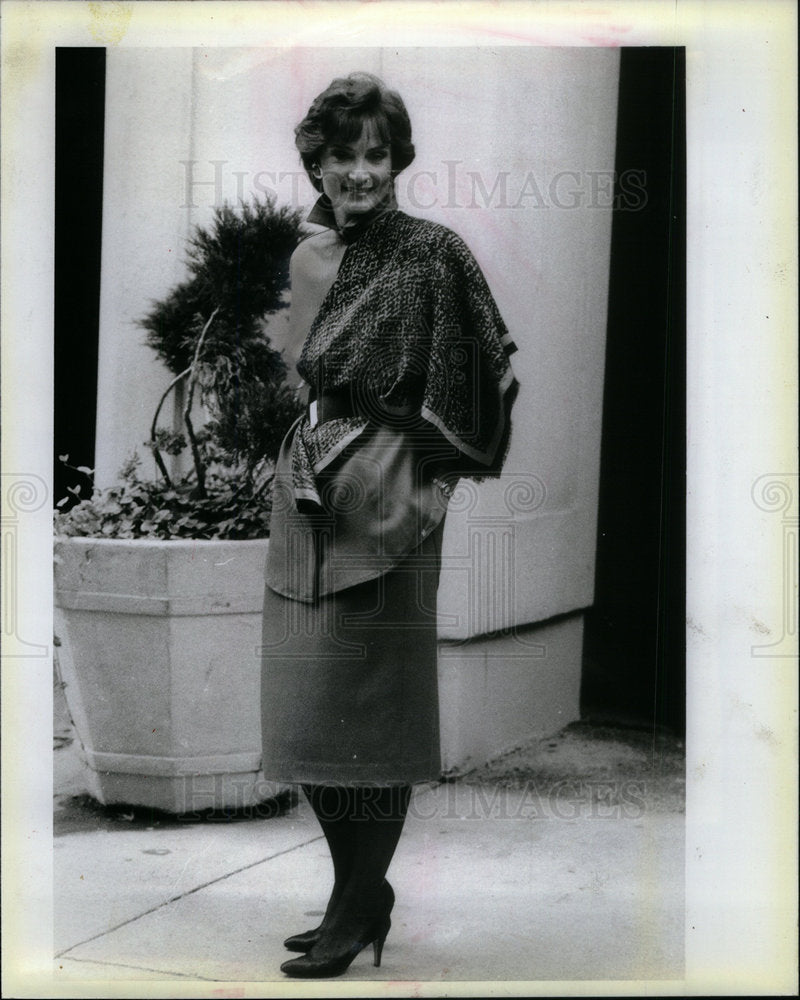 1985 Press Photo Karen Komo purple wool gabardine skirt - Historic Images