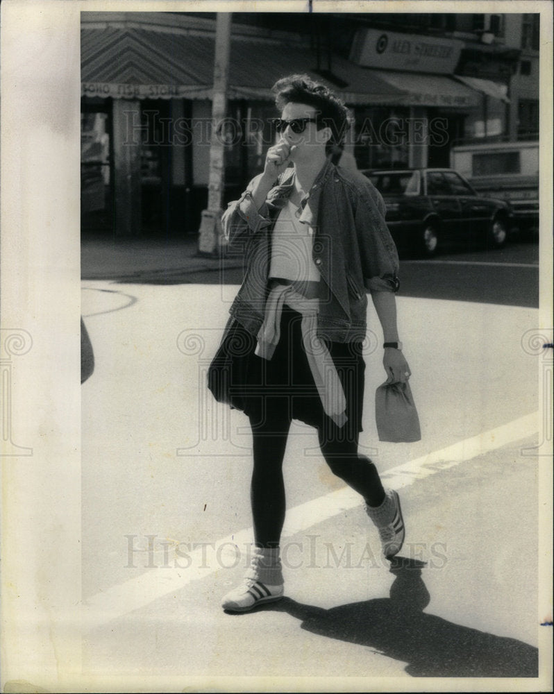 1985 Press Photo Fashion woman wears jersey stirrup