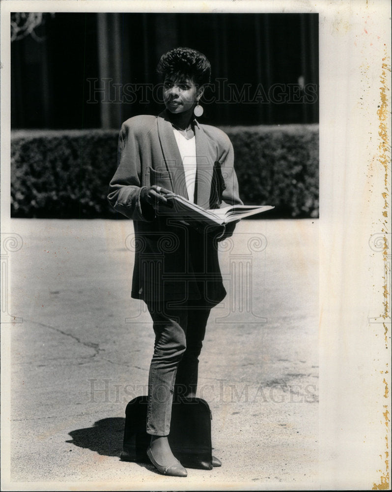 1985 Press Photo Stacey Fountain red blazer tight Jeans - Historic Images