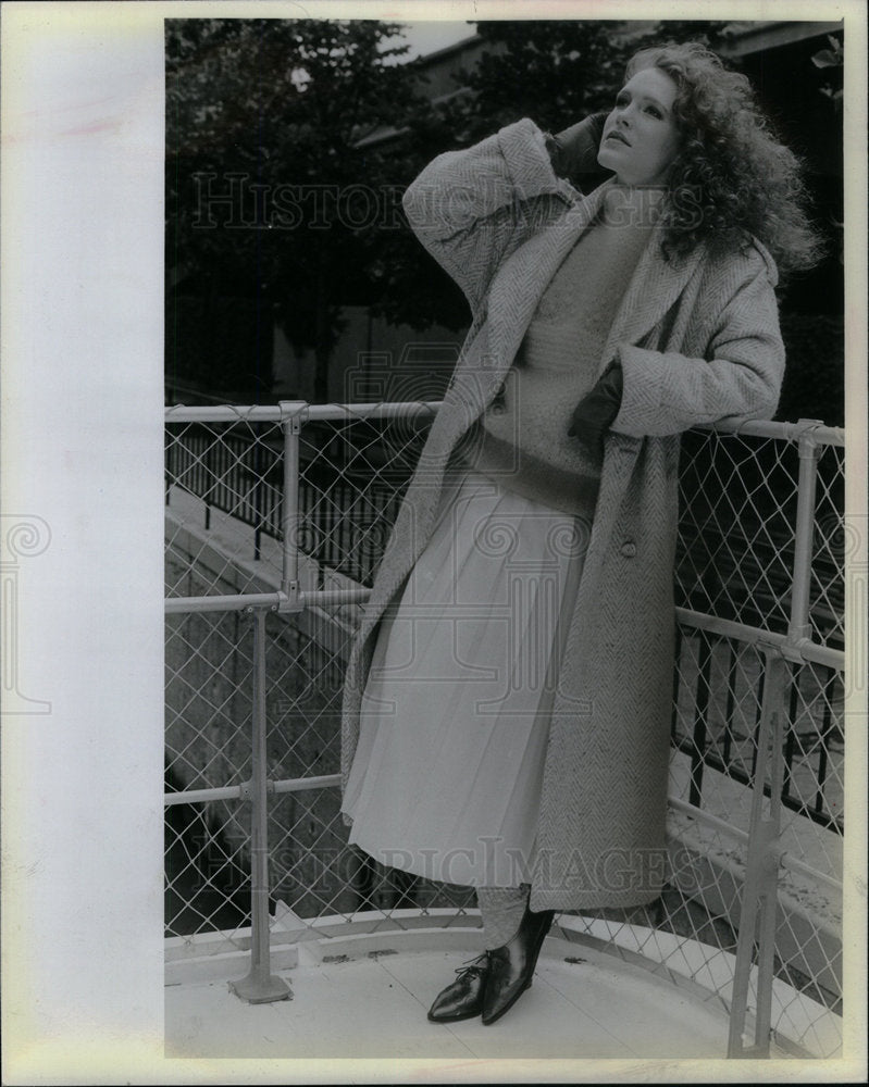 1985 Press Photo Larry Miller Herringbone Wool Coat - Historic Images