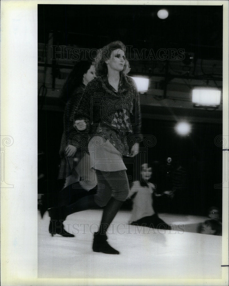 1985 Press Photo Anne Pinkerton London Street fashion - Historic Images