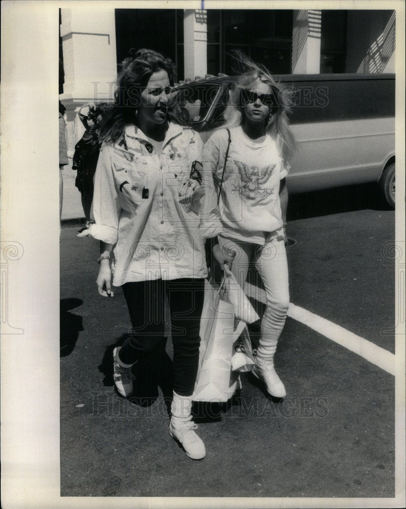 1985 Press Photo Skin Stirrups Jeweled T Shirt Layered - Historic Images