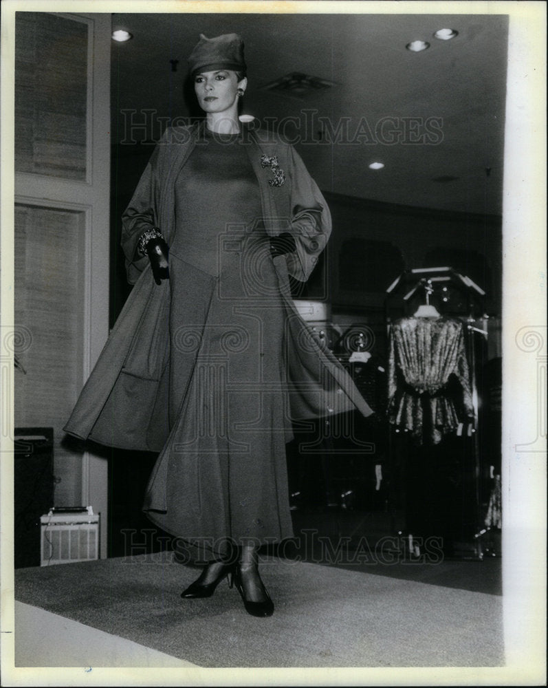 1966 Press Photo Klein black silk peplum gown Jersey - Historic Images