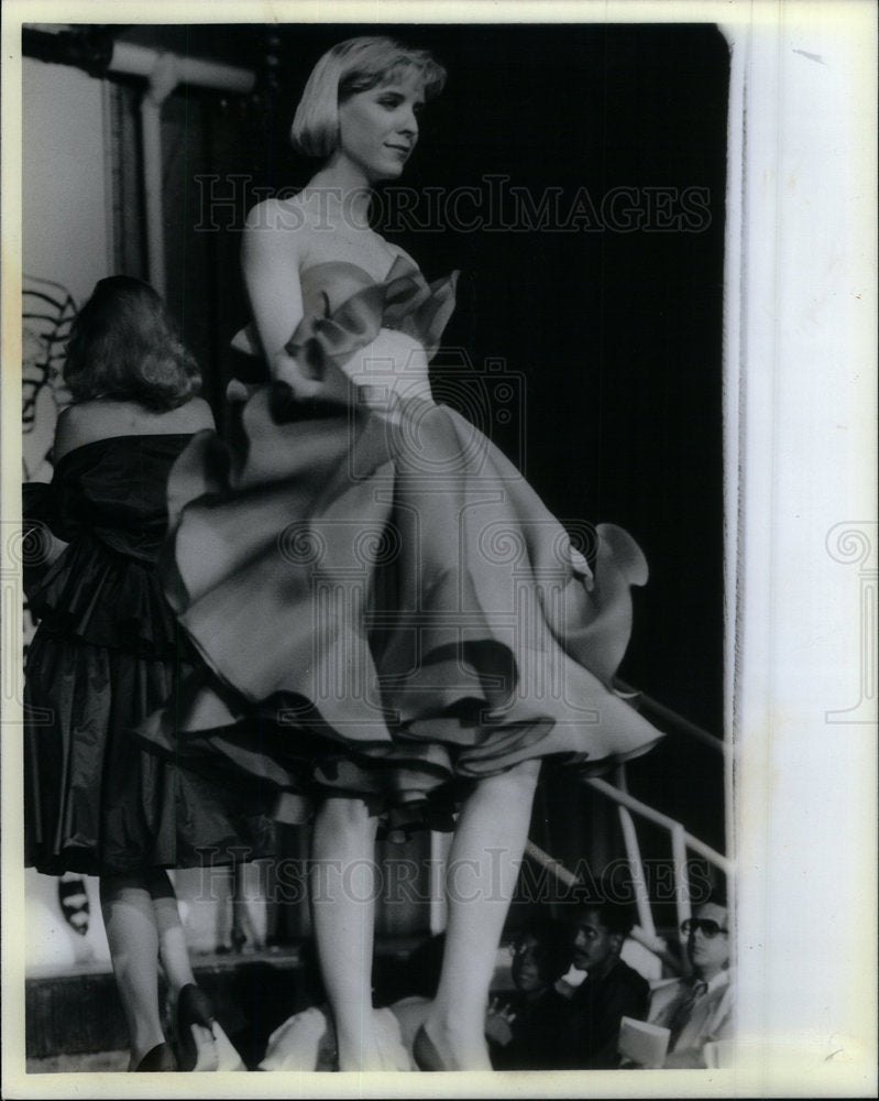 1986 Press Photo Mark Heister Fuchsia Organza Dress - Historic Images