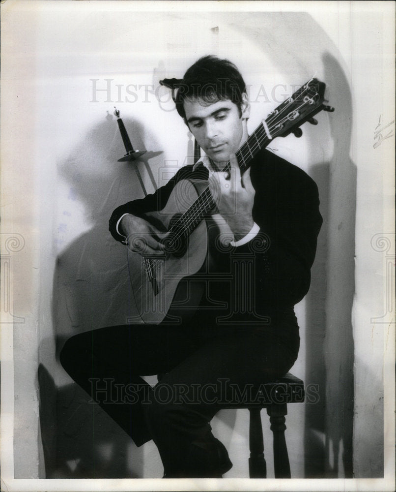 1968 Press Photo Victor Herson Featurd Flamenco guitari - Historic Images