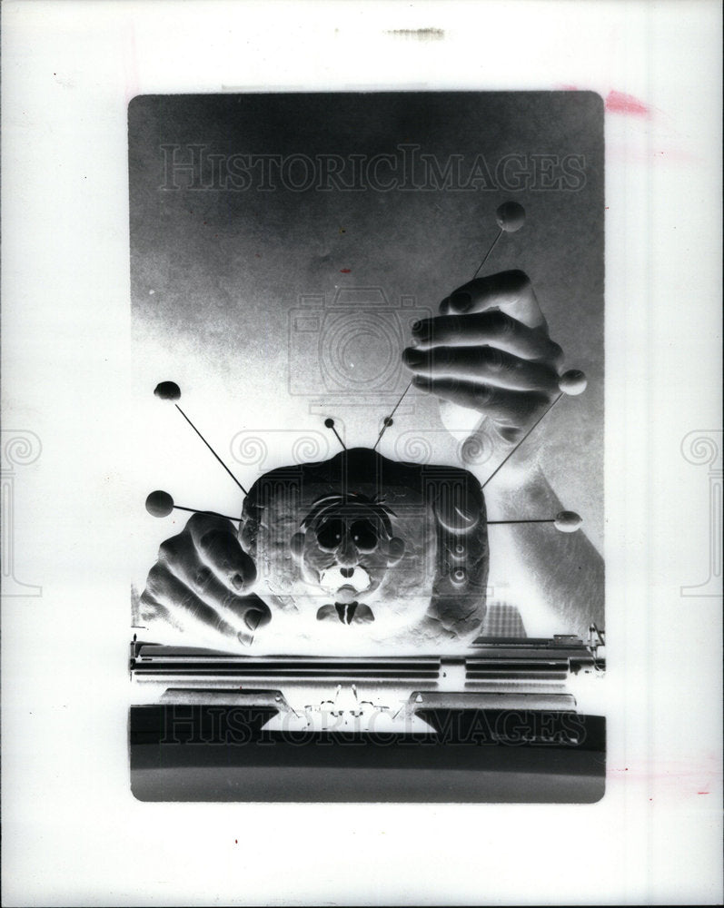 Press Photo Buddy Hickerson entertainer Yellow - Historic Images