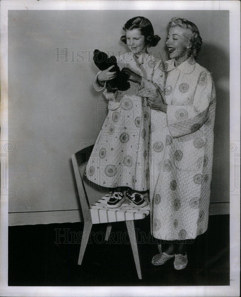Pamela Britton and her Six-year-old daughter Kathy. - Historic Images