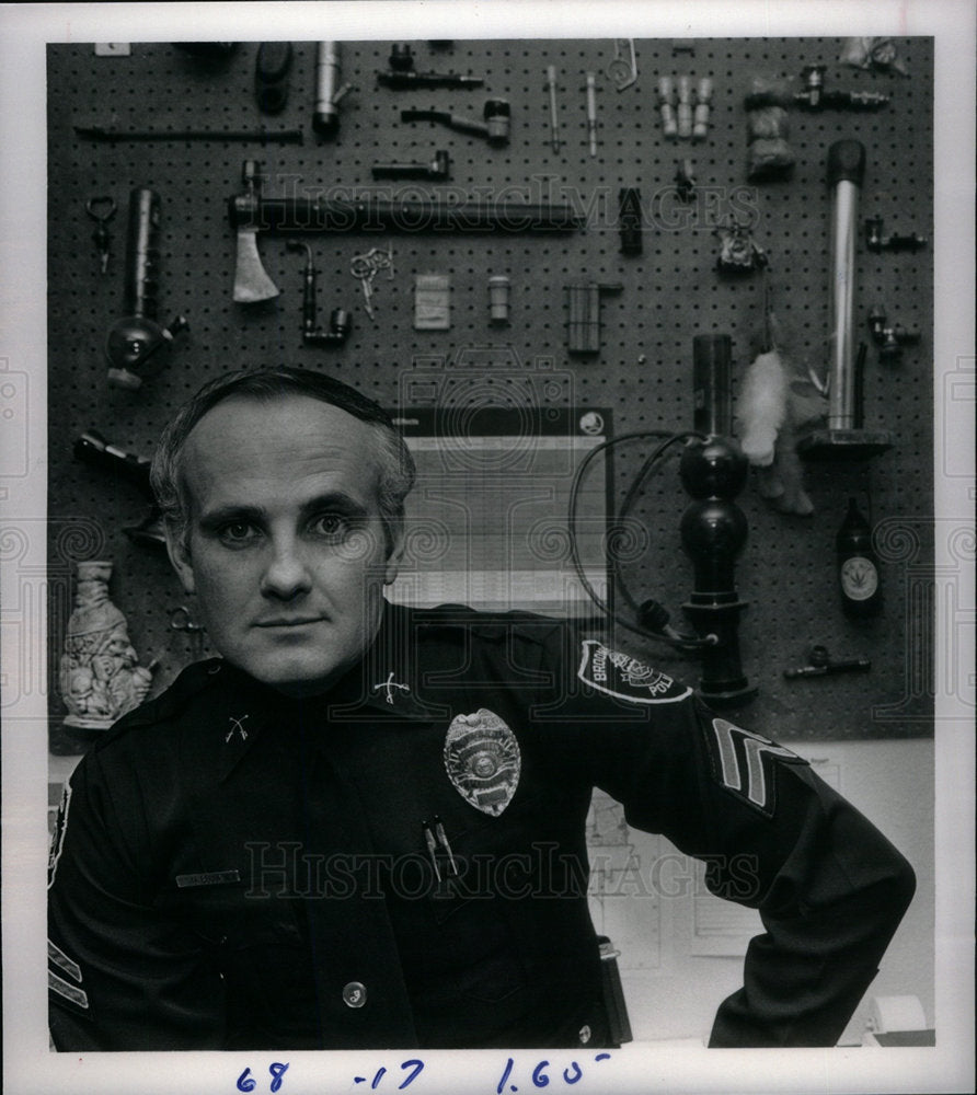 1984 Press Photo Mark Bella Boomfield Police. - Historic Images