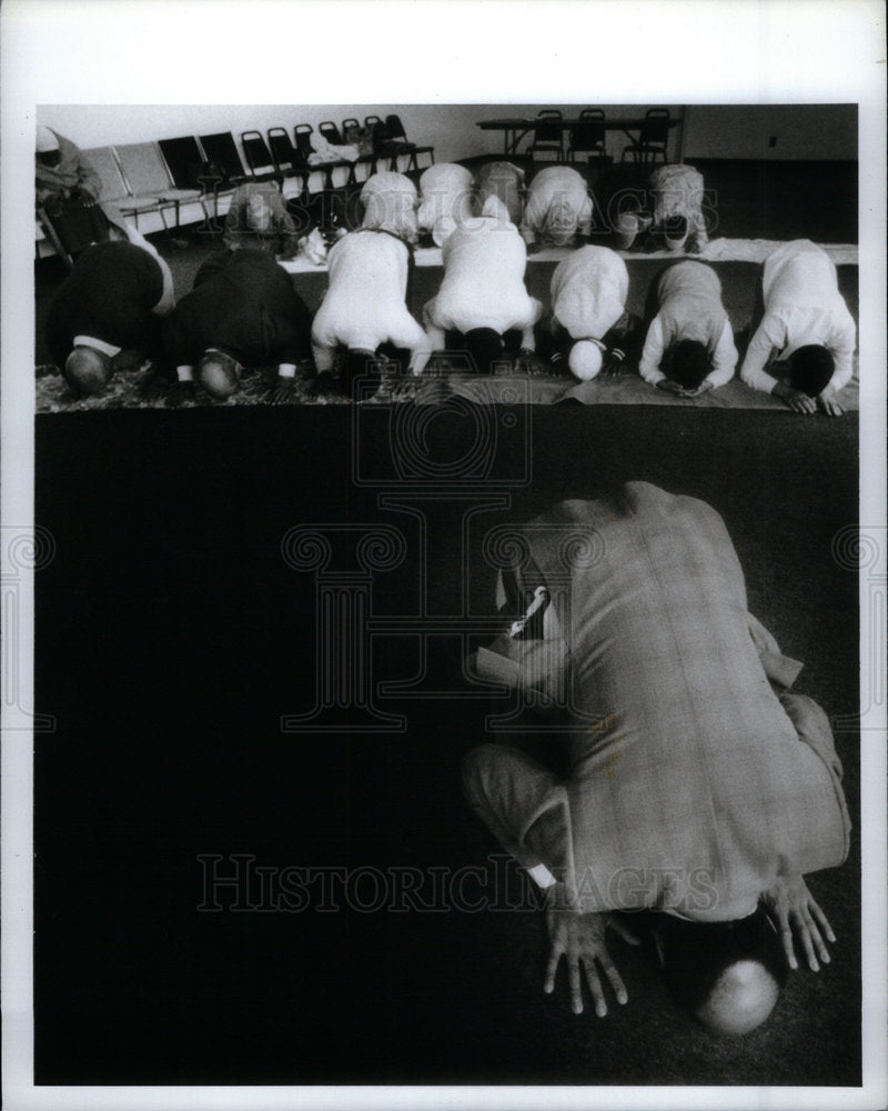 1998 Press Photo Muslims Detroit Michigan - Historic Images