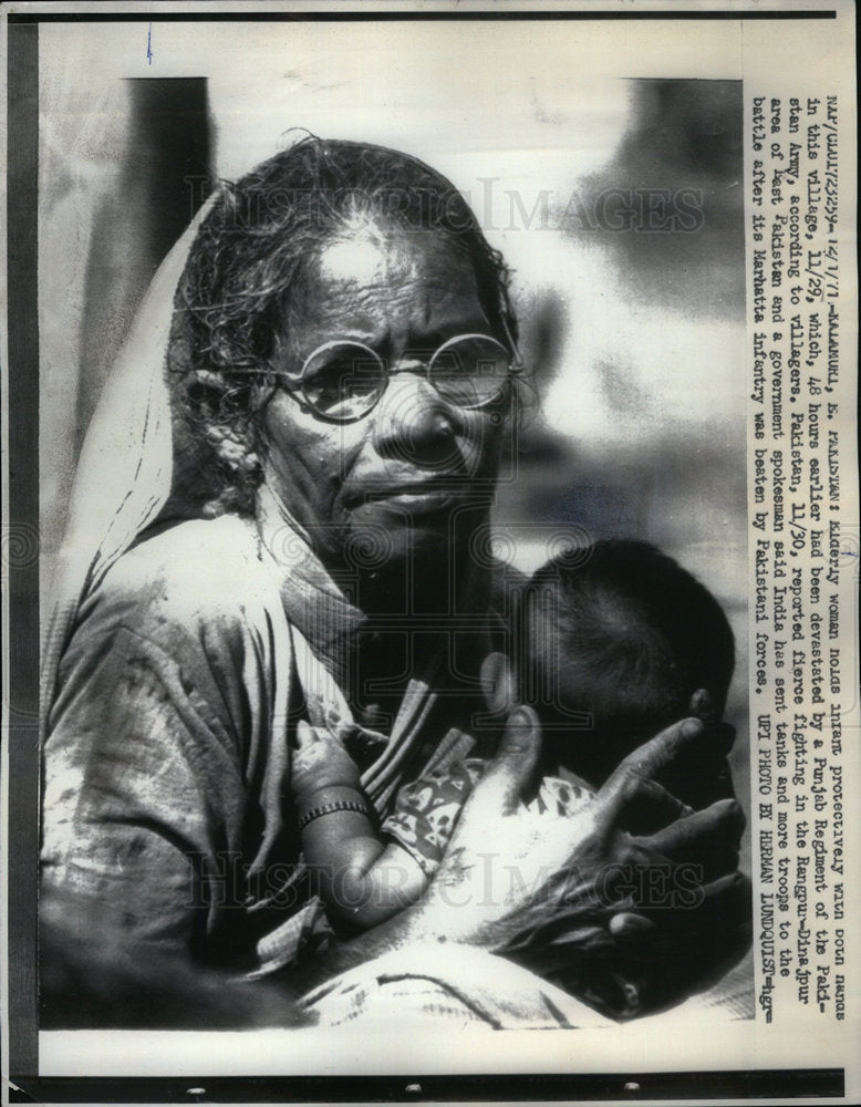 1971 Press Photo Pakistan Army Punjab Village Dinajpur - Historic Images