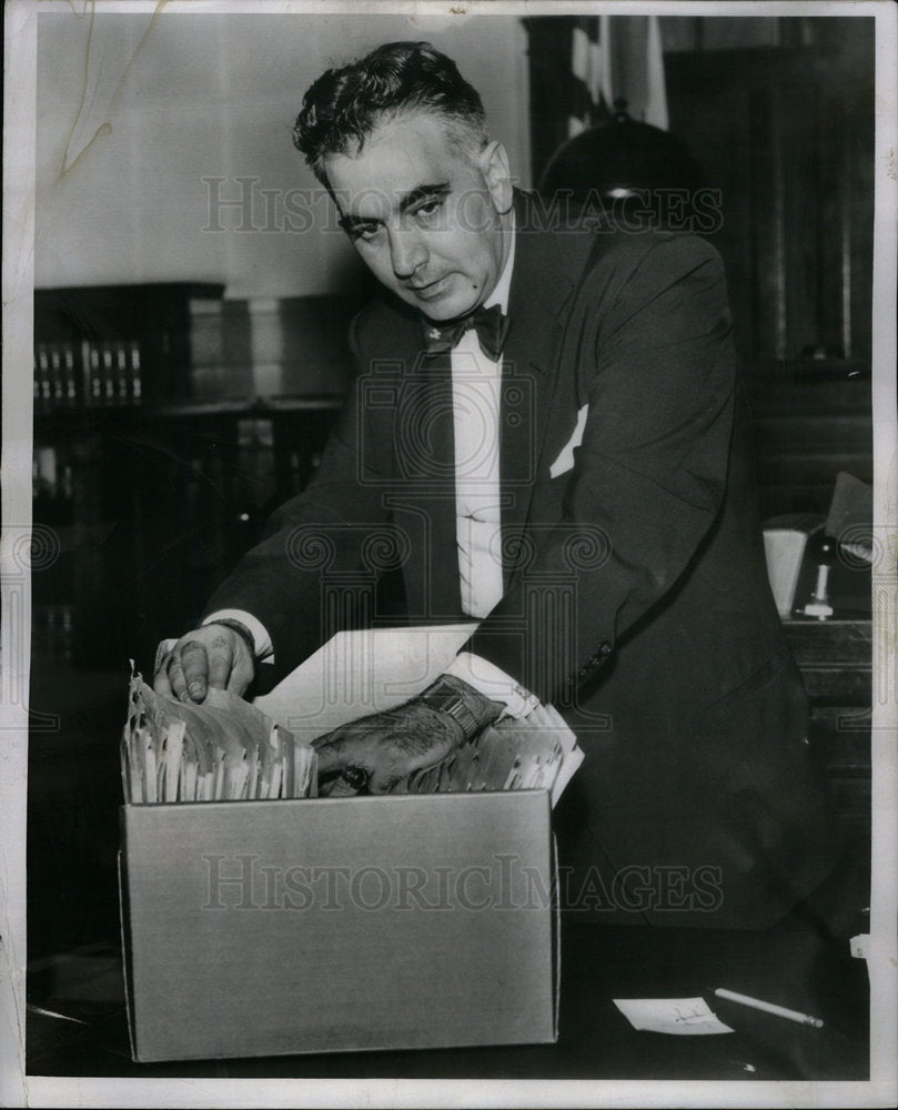 1954 Press Photo Assistant Prosecutor Rashid WIth Files - Historic Images