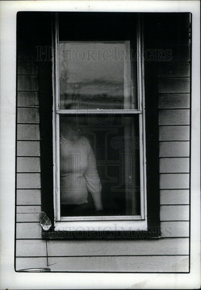 1981 Press Photo Rape Window Security Home Lady Safe - Historic Images