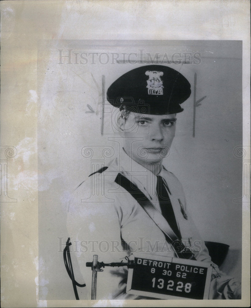 1969 Press Photo Stanley Raposki Police Department Det - Historic Images