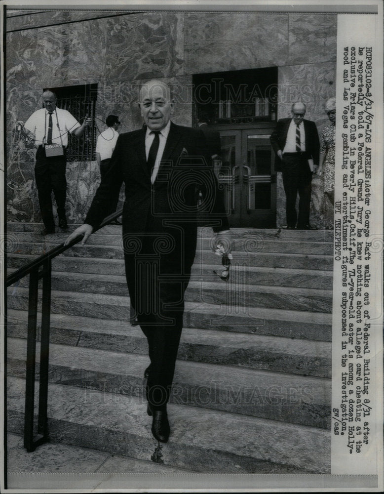 1967 Press Photo Los Angele George Raft walk Federal - Historic Images