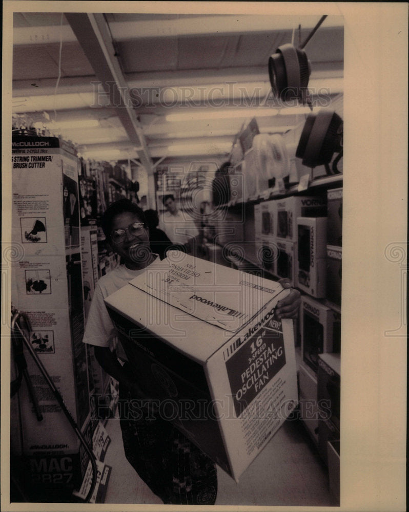 1994 Press Photo Home and Building Center Fans Electro - Historic Images