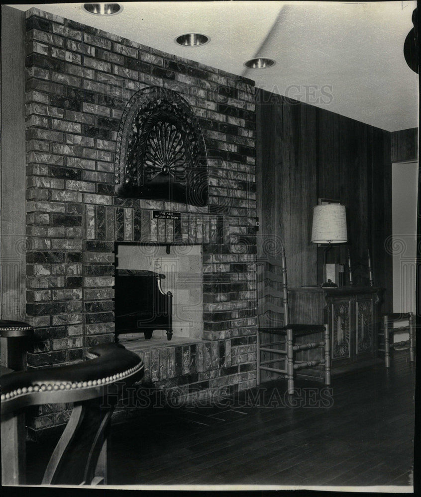 1966 Press Photo Family Room Of Northbrook Condos - Historic Images