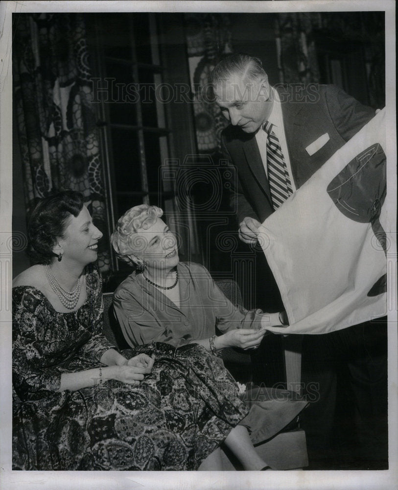 1957 Press Photo Gacht Club Members Womens Charles - Historic Images