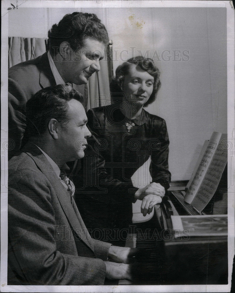 1950 Press Photo Jay Frohman Valter Poole Singer Person - Historic Images