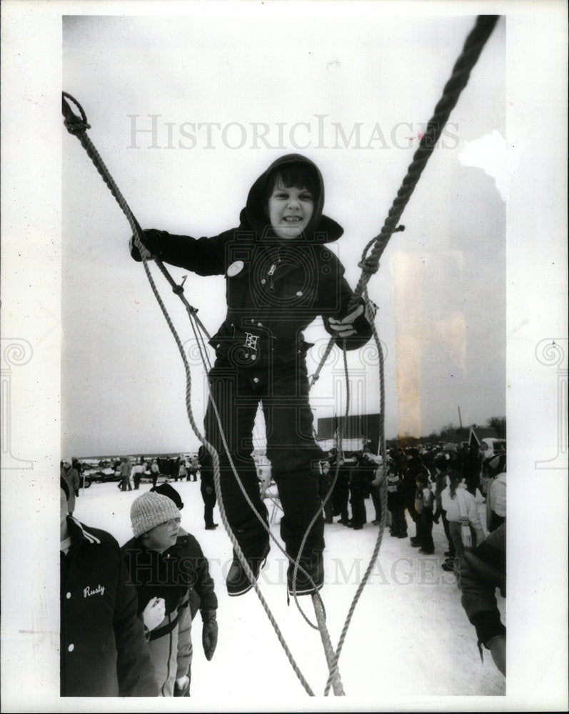 1987 Press Photo Tip-Up Town Michigan Winter Festival - Historic Images