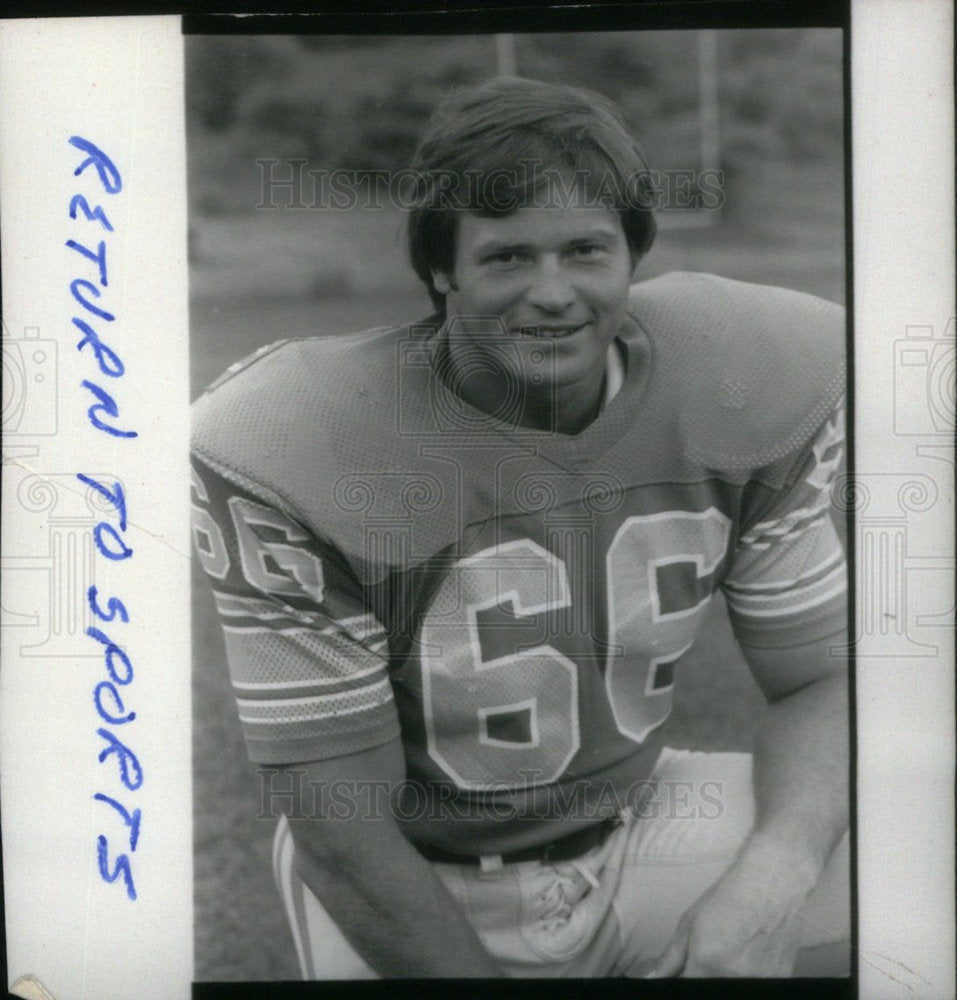 Press Photo Football Player - Historic Images