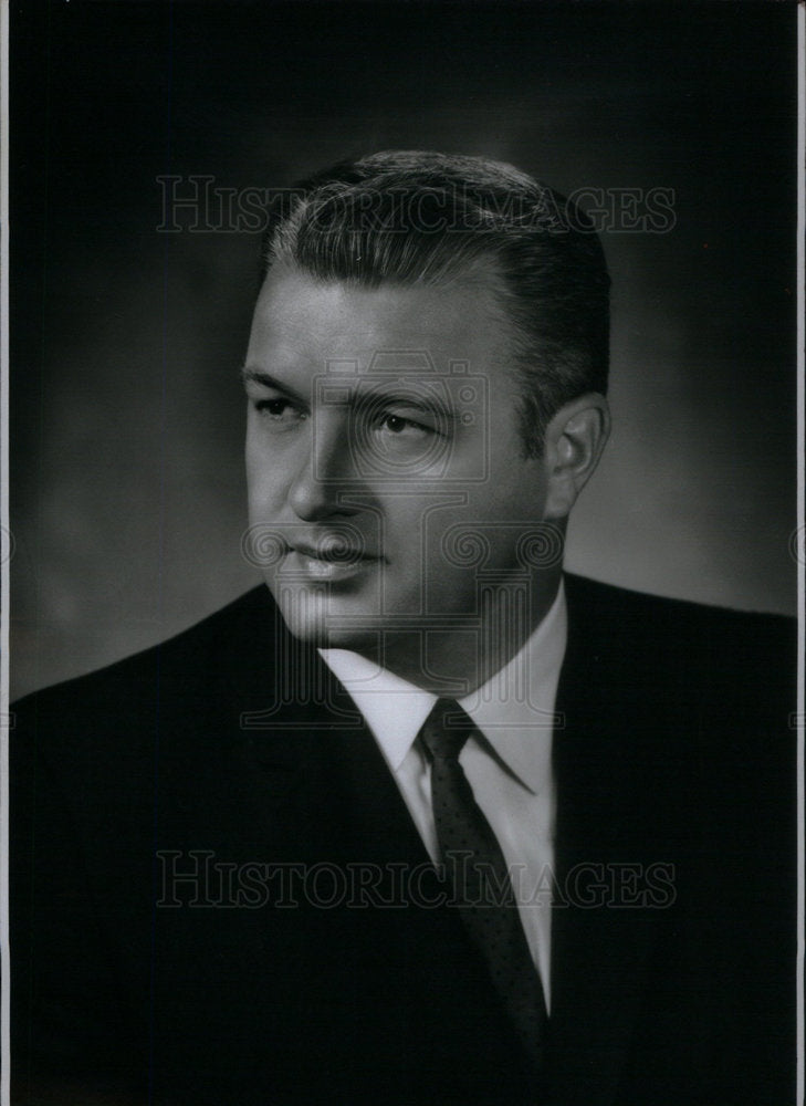 Press Photo Man in Suit - Historic Images