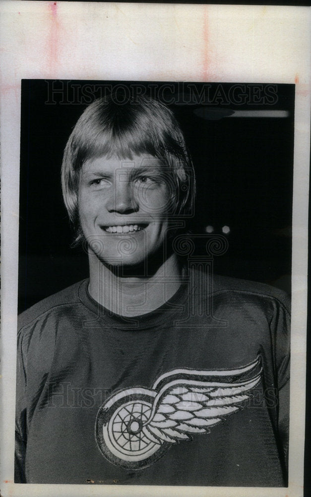 1974 Press Photo Bill Lochead Detroit Red Wings Forward - Historic Images