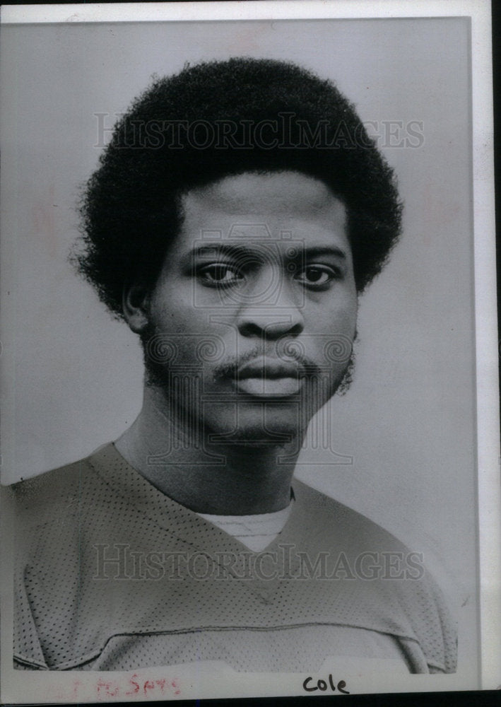 Press Photo Football Player Poses For Picture - Historic Images