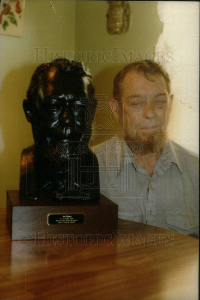 Press Photo Art Finney Black Bust Head - Historic Images