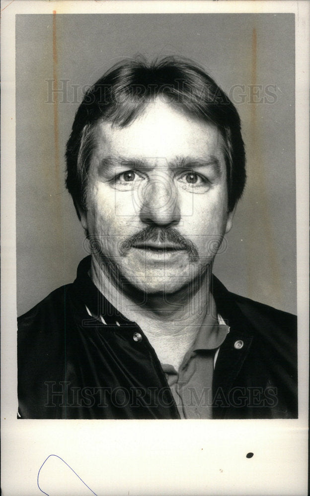 Press Photo Jim Benefield Coach Warren Lincoln - Historic Images