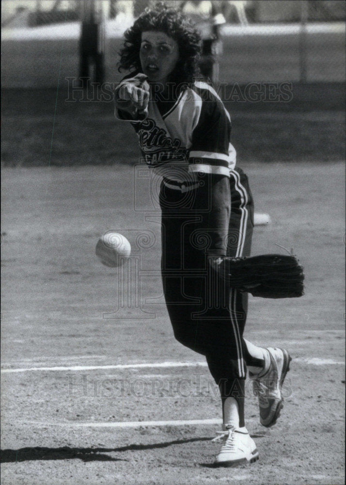 press photo Julie Vachon pitcher for the Waterford Kett - Historic Images