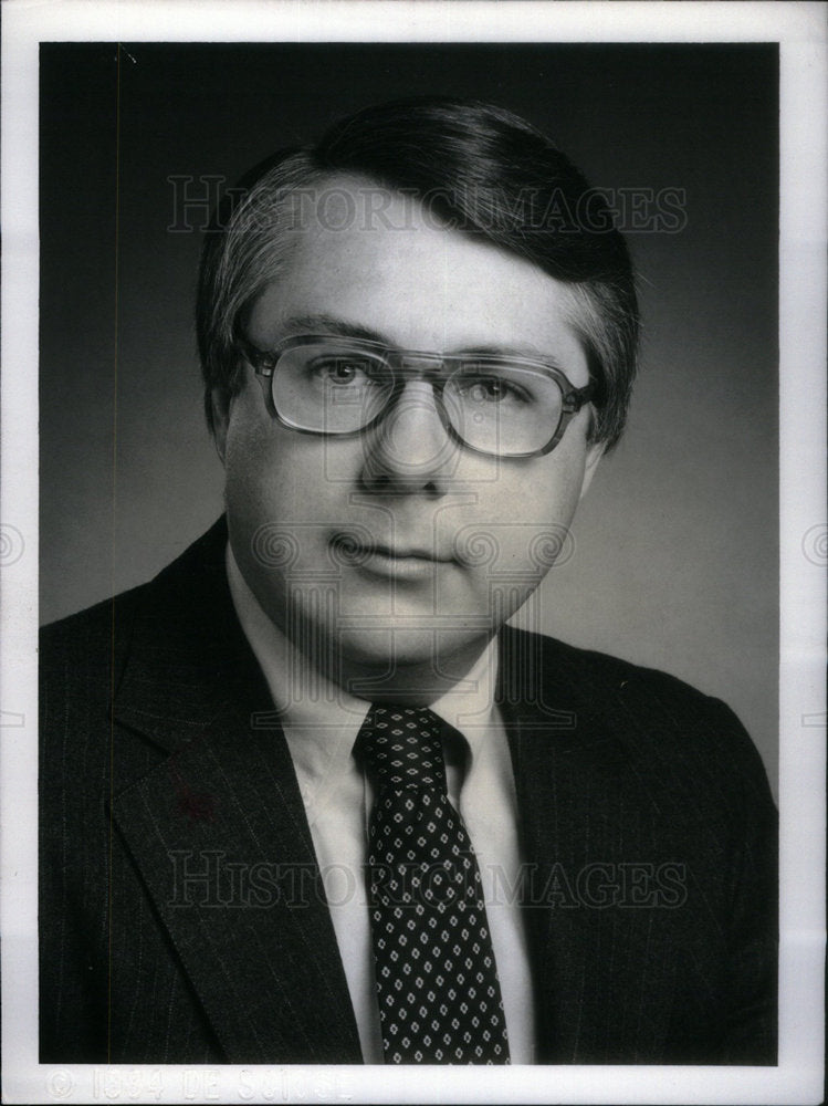 1986 Press Photo Lon McCain Senior Vice President - Historic Images