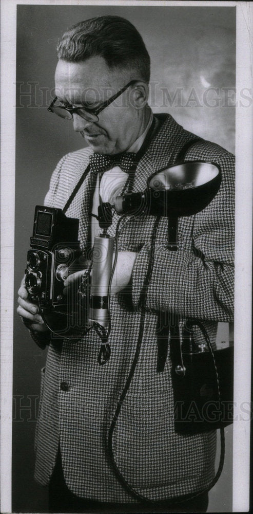 1954 Press Photo Floyd H. McCall/Camera/Photography - Historic Images