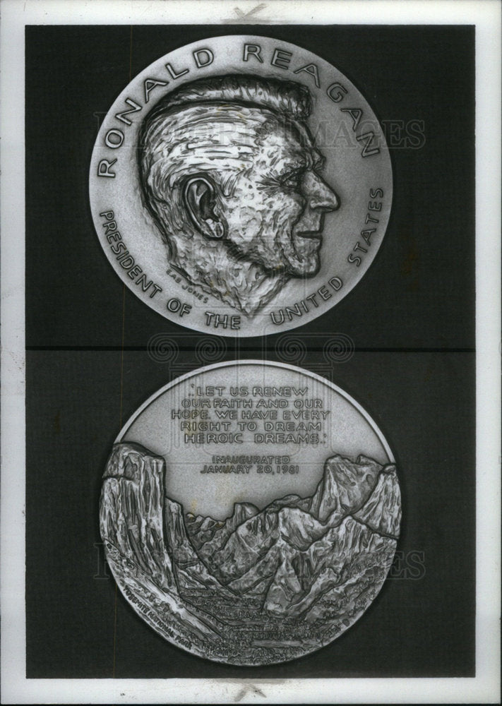 1983 Press Photo Ronald Reagan Coins - Historic Images