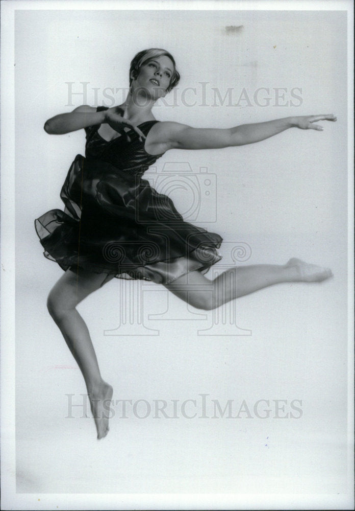 1998 Press Photo Jacqueline Pearce British actress - Historic Images