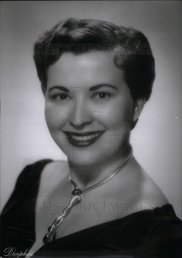 1956 Press Photo Violet Toth pianist - Historic Images