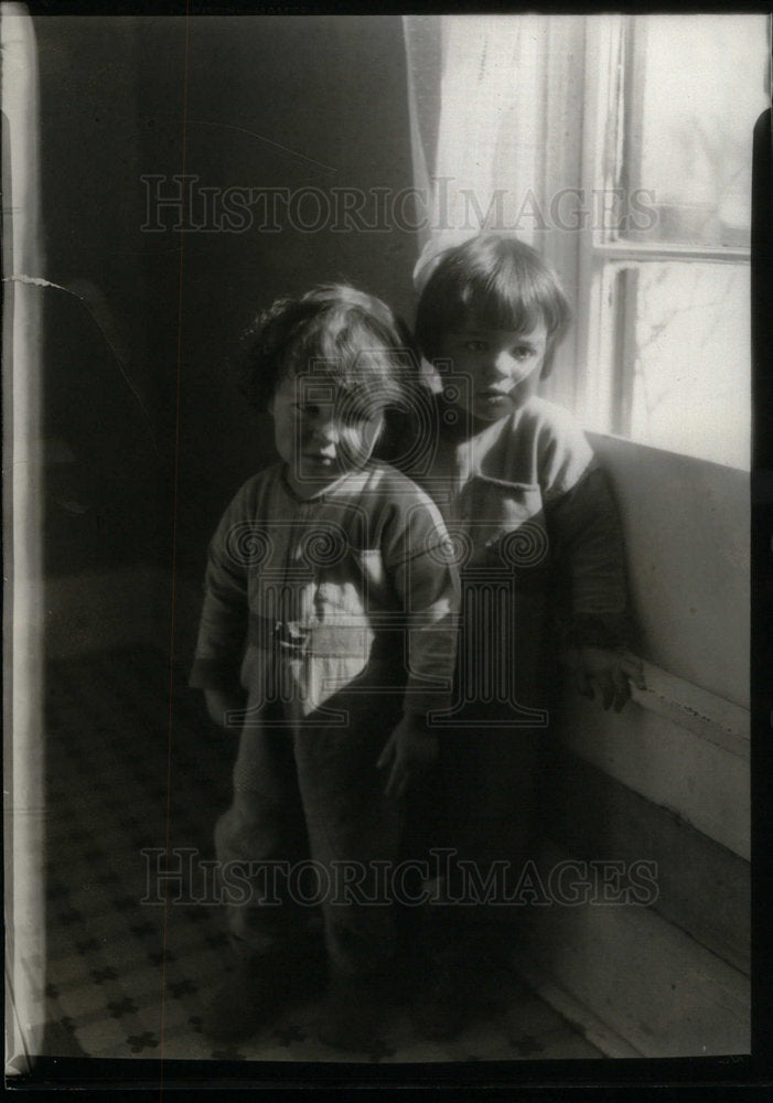 Press Photo Henry Evelyn Gagos Children Boy Girl - Historic Images