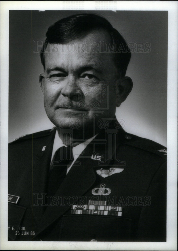 1987 Press Photo Colonel Billy Burke - Historic Images