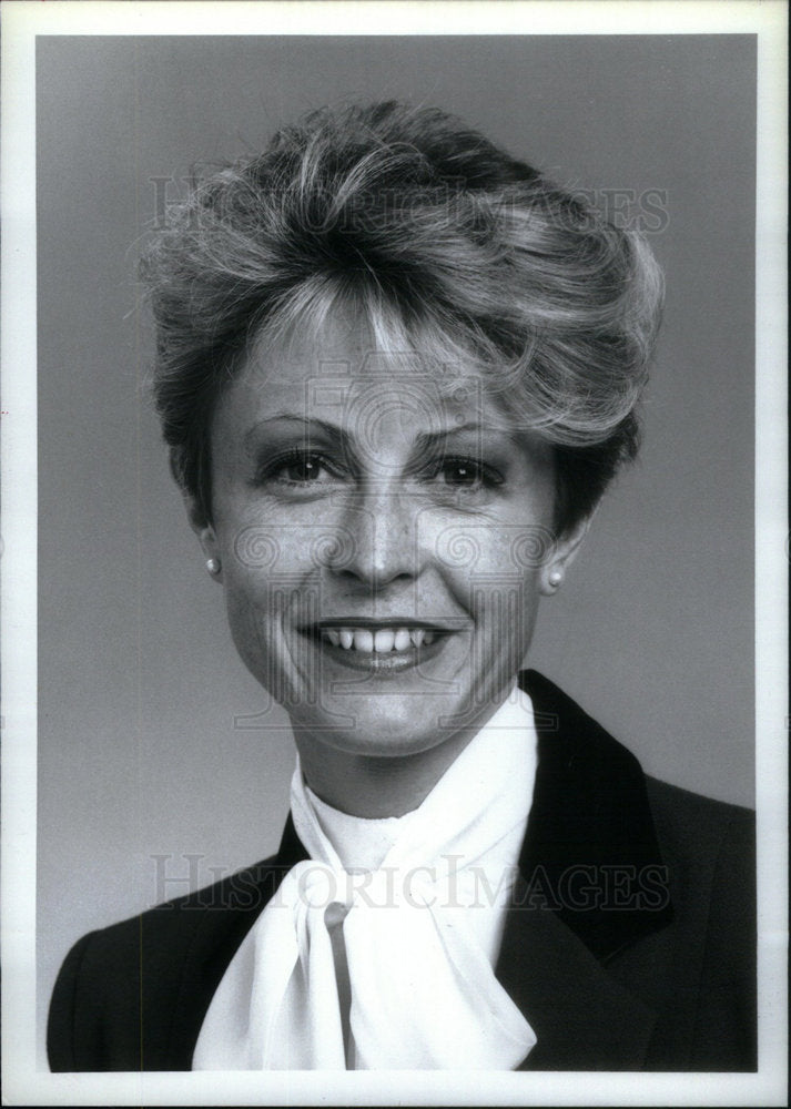 1988 Press Photo Executive Victoria Bushnell - Historic Images