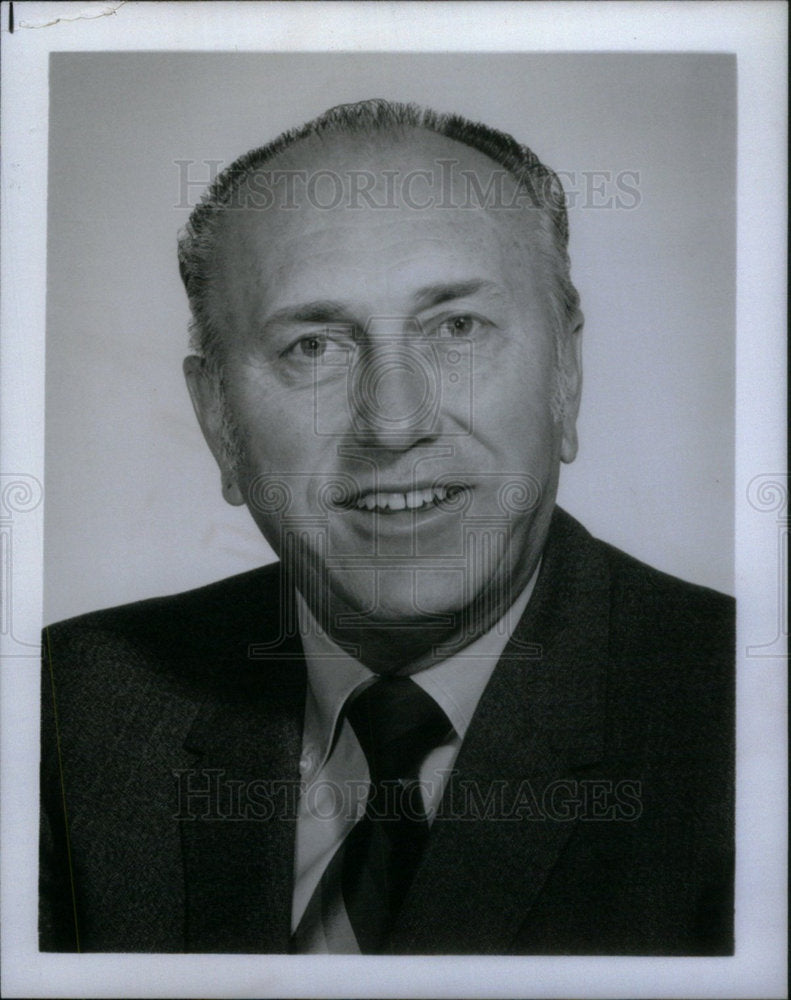 1975 Press Photo President Continental Airlines Damm - Historic Images