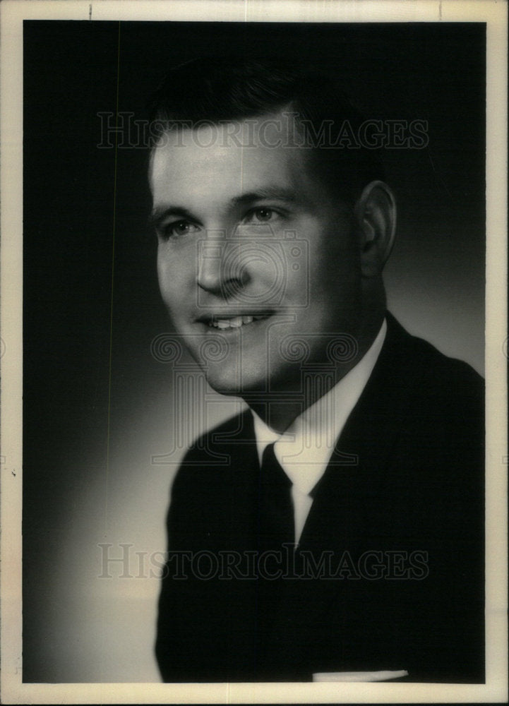 1965 Press Photo Promoted Robert Fink Loan Great West - Historic Images