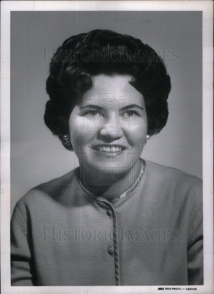 1963 Press Photo Mrs. Ruth A.Fink American Bank Cashier - Historic Images