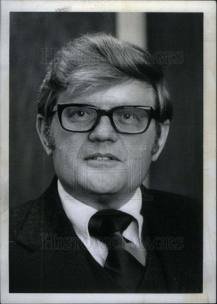 1977 Press Photo Robert Collins Director Colorado Bank - Historic Images