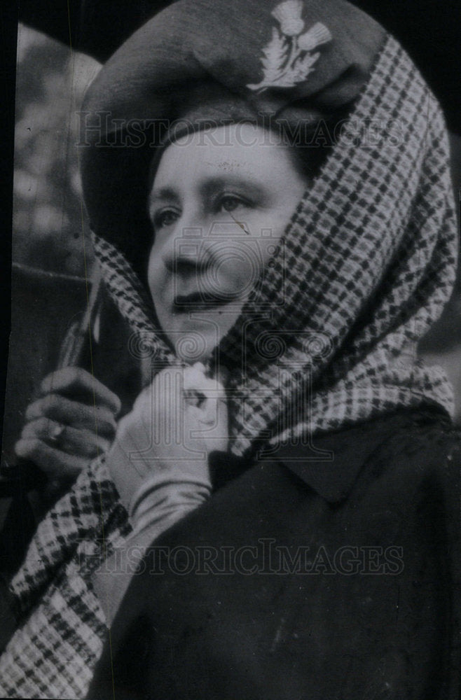 1948 Press Photo England Queen Elizabeth farm show rain - Historic Images